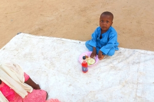 Yemek dağıtımlarımız devam ediyor Afrika Çad bolgesinde merhume Zühre açılan adına ekmek dağıtımında bulunduk 