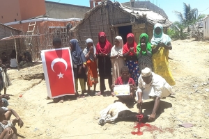 Afrika Madagaskar bölgesinde sağlık ve şükür için kurban kesimi yapılıp yoksul ailelere dagitildi