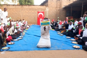 Afrika Çad yemek dağıtımlarımız devam ediyor Yetimi yoksulu gozetenler derneği 