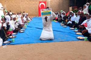 Afrika Çad yemek dağıtımlarımız devam ediyor Yetimi yoksulu gozetenler derneği 