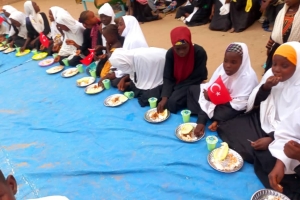 Afrika Çad yemek dağıtımlarımız devam ediyor Yetimi yoksulu gozetenler derneği 