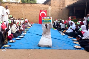 Afrika Çad yemek dağıtımlarımız devam ediyor Yetimi yoksulu gozetenler derneği 