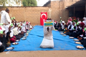 Afrika Çad yemek dağıtımlarımız devam ediyor Yetimi yoksulu gozetenler derneği 