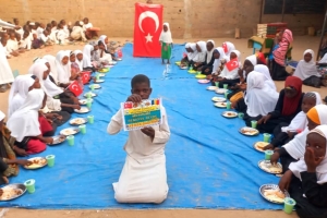 Afrika Çad yemek dağıtımlarımız devam ediyor Yetimi yoksulu gozetenler derneği 