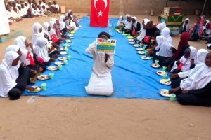 Afrika Çad yemek dağıtımlarımız devam ediyor Yetimi yoksulu gozetenler derneği 