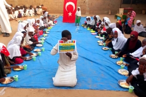 Afrika Çad yemek dağıtımlarımız devam ediyor Yetimi yoksulu gozetenler derneği 