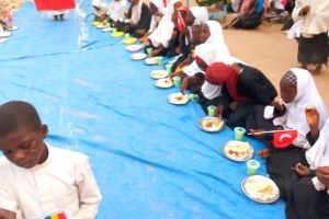 Afrika Çad yemek dağıtımlarımız devam ediyor Yetimi yoksulu gozetenler derneği 