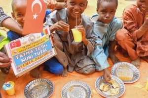 Cad ülkesinde yetim yoksul çocuklara yemek dağıtımlarumiz dev ediyor Aralık 2022