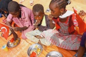 Cad ülkesinde yetim yoksul çocuklara yemek dağıtımlarumiz dev ediyor Aralık 2022