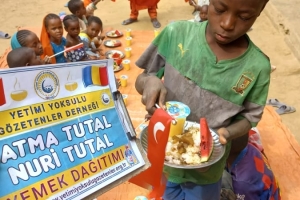 Cad ülkesinde yetim yoksul çocuklara yemek dağıtımlarumiz dev ediyor Aralık 2022