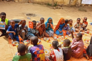 Cad ülkesinde yetim yoksul çocuklara yemek dağıtımlarumiz dev ediyor Aralık 2022