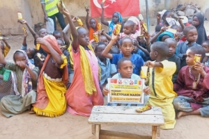 Afrika'da yetim ve yoksul çocuklara çikolata dağıtımlarımız devam ediyor