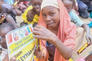 Afrika'da yetim ve yoksul çocuklara çikolata dağıtımlarımız devam ediyor