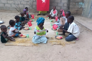 Afrika Çad yemek dağıtımlarımız devam ediyor Yetimi yoksulu gozetenler derneği 