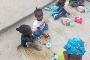 Afrika Çad yemek dağıtımlarımız devam ediyor Yetimi yoksulu gozetenler derneği 