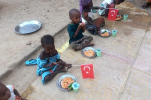 Afrika Çad yemek dağıtımlarımız devam ediyor Yetimi yoksulu gozetenler derneği 