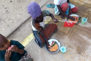 Afrika Çad yemek dağıtımlarımız devam ediyor Yetimi yoksulu gozetenler derneği 