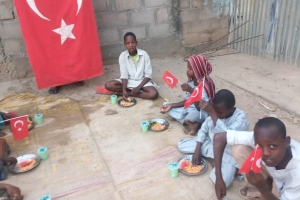 Afrika Çad yemek dağıtımlarımız devam ediyor Yetimi yoksulu gozetenler derneği 