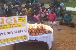 Afrika Uganda ekmek dağıtımlarımız devami ediyor