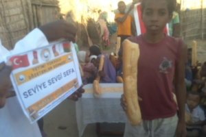 Afrika Madagaskar ekmek dağıtımımız devam ediyor Yetimi yoksulu gozetenler derneği 