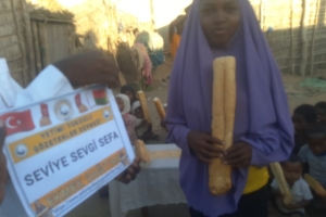 Afrika Madagaskar ekmek dağıtımımız devam ediyor Yetimi yoksulu gozetenler derneği 