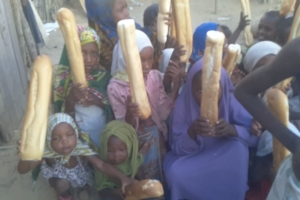 Afrika Madagaskar ekmek dağıtımımız devam ediyor Yetimi yoksulu gozetenler derneği 