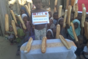 Afrika Madagaskar ekmek dağıtımımız devam ediyor Yetimi yoksulu gozetenler derneği 