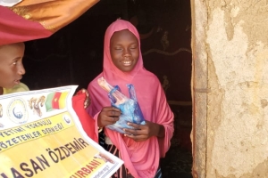 Afrika Kamerun şükür kurbanı kesin ve dağıtımı yapıldı