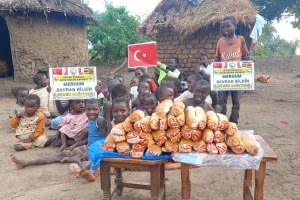 Afriga uganda'da ekmek dağıtımlarimiz devam ediyor Aralık 2022
