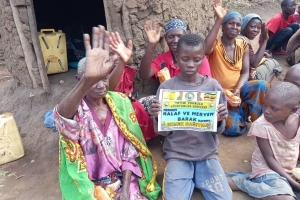 Bugün Afrika'nın 3 bölgesinde Kamerun Uganda ve madagaskar'da yetim m ve yoksul çocuklara ekmek dağıtımında bulunduk