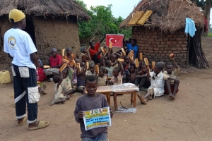 Bugün Afrika'nın 3 bölgesinde Kamerun Uganda ve madagaskar'da yetim m ve yoksul çocuklara ekmek dağıtımında bulunduk