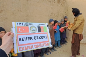 Afganistan ekmek dağıtımı 