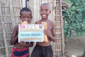 Afrika madagaskar ekmek dağıtımı 