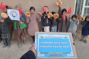 2023 yılının ilk yurtdışı faaliyetini Afganistan'da ekmek dağıtarak yaptık