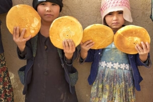 2023 yılının ilk yurtdışı faaliyetini Afganistan'da ekmek dağıtarak yaptık