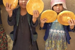 2023 yılının ilk yurtdışı faaliyetini Afganistan'da ekmek dağıtarak yaptık