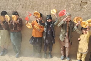 2023 yılının ilk yurtdışı faaliyetini Afganistan'da ekmek dağıtarak yaptık