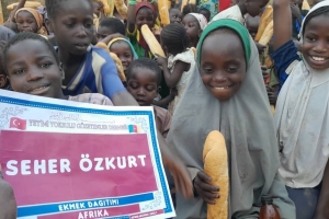 2023 yılının ilk ekmek dağıtımını Afrika Kamerun ülkesinde yaptik