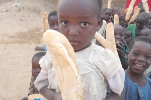 2023 yılının ilk ekmek dağıtımını Afrika Kamerun ülkesinde yaptik