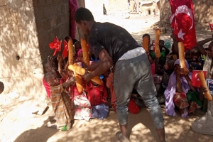 Afrika Kamerun'da ekmek dağıtımı Ocak 2023