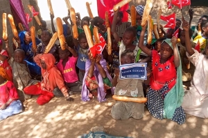 Afrika Kamerun'da ekmek dağıtımı Ocak 2023