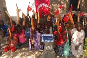 Afrika Kamerun'da ekmek dağıtımı Ocak 2023