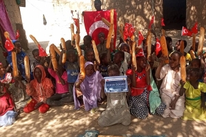 Afrika Kamerun'da ekmek dağıtımı Ocak 2023