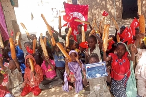 Afrika Kamerun'da ekmek dağıtımı Ocak 2023