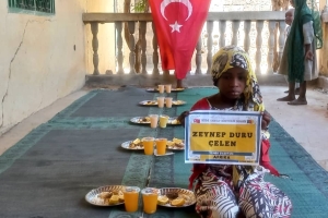 Afrika Kamerun'da yemek dağıtımı ocak 2023