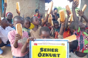 Uganda Kamerun ekmek dağıtımı 