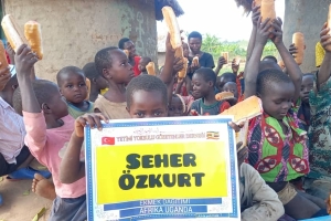 Uganda Kamerun ekmek dağıtımı 