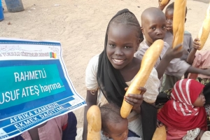 Afrika Madagaskar ve Kamerun ekmek dağıtımı Ocak 2023