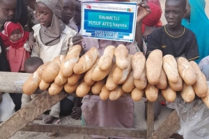 Afrika Madagaskar ve Kamerun ekmek dağıtımı Ocak 2023