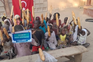 Afrika Madagaskar ve Kamerun ekmek dağıtımı Ocak 2023